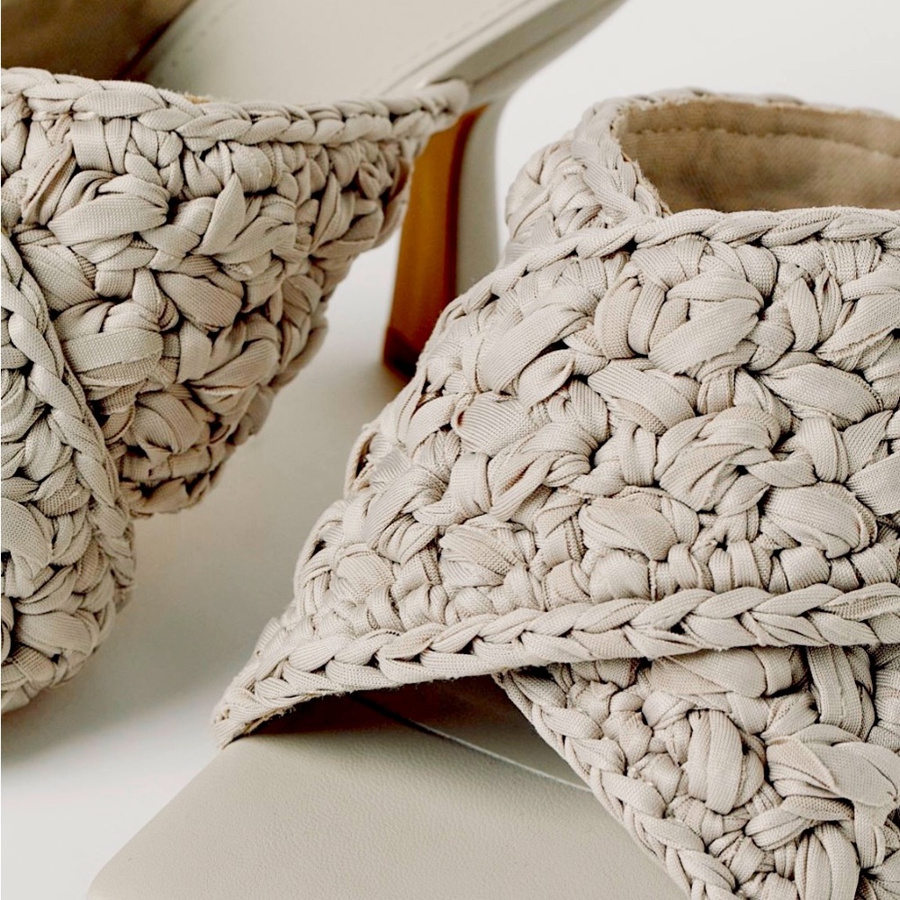NWOT H&M Greige Mules SIZE 7 $60 (RRP $70) 🕊️💛. - Picture 6 of 7